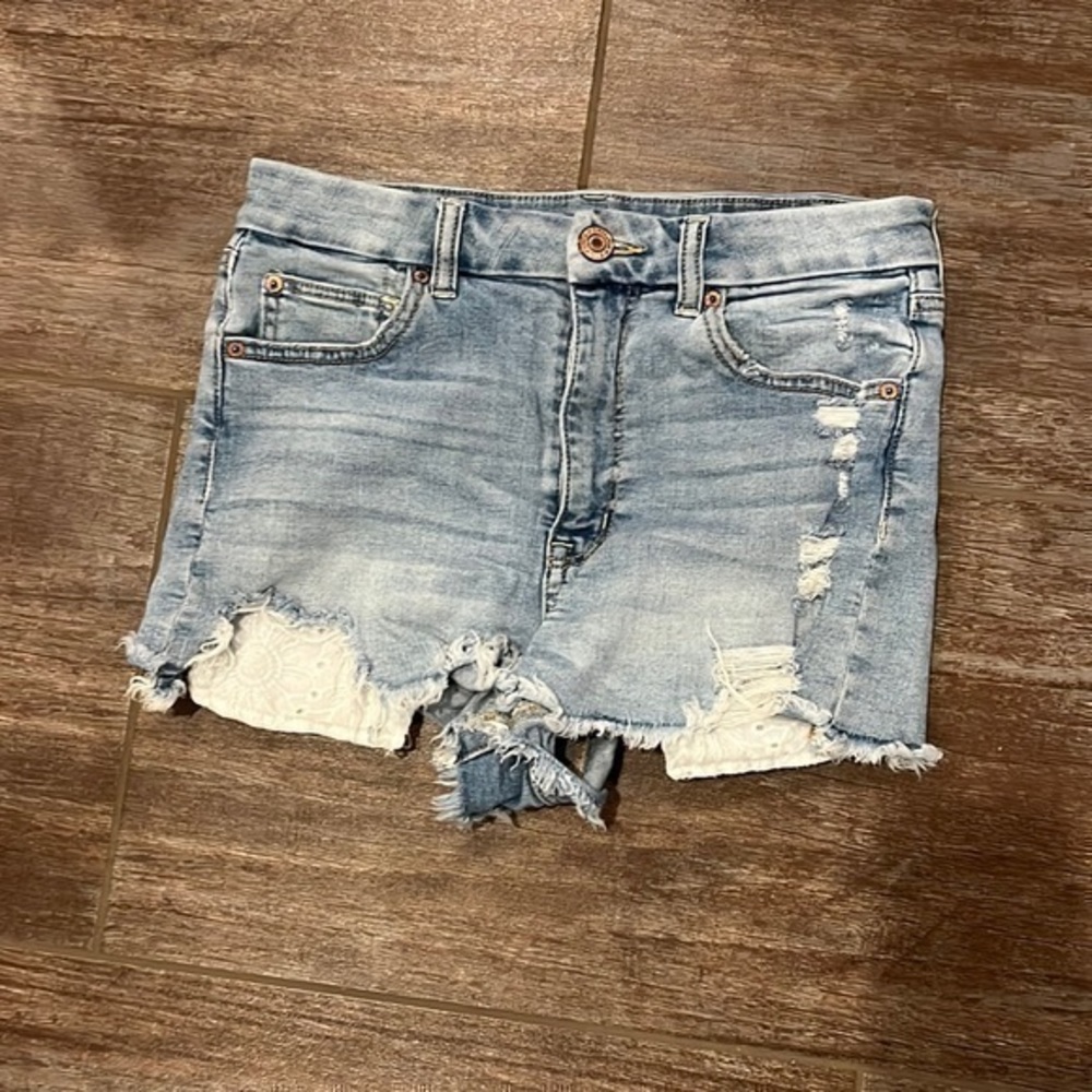 American Eagle Distressed Shorts l Size 6